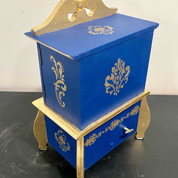 Blue and Gold Painted Vintage Glam Jewelry Music Box - Picture 13 of 13